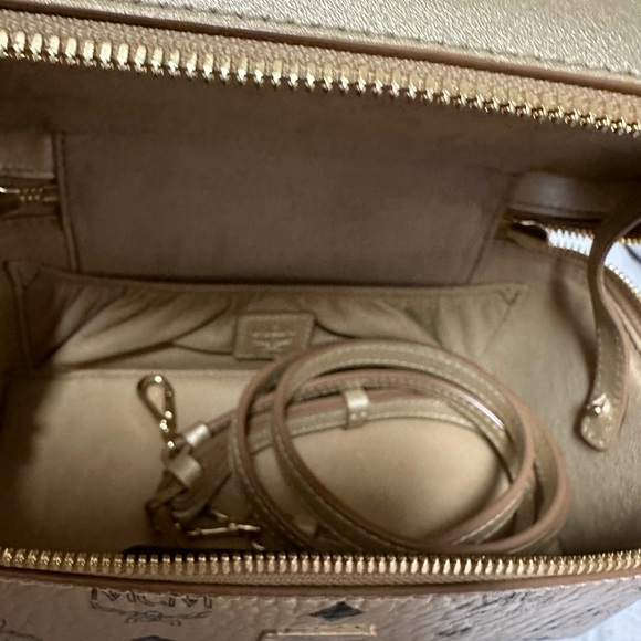 MCM Rockstar Vanity Case in Visetos - Picture 7 of 8